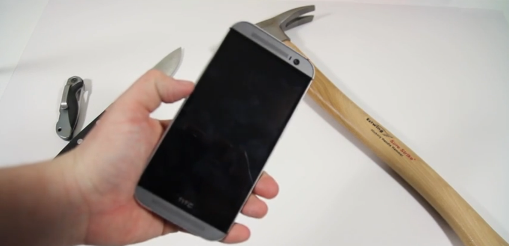 HTC One M8 getest op robuustheid in verschillende tests