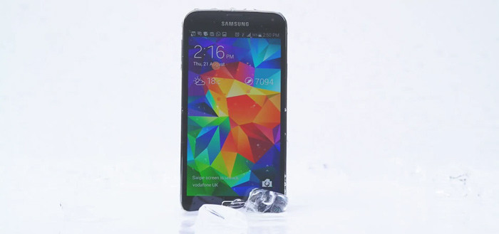 Samsung bouwt sneeuwpop met Samsung Galaxy S5
