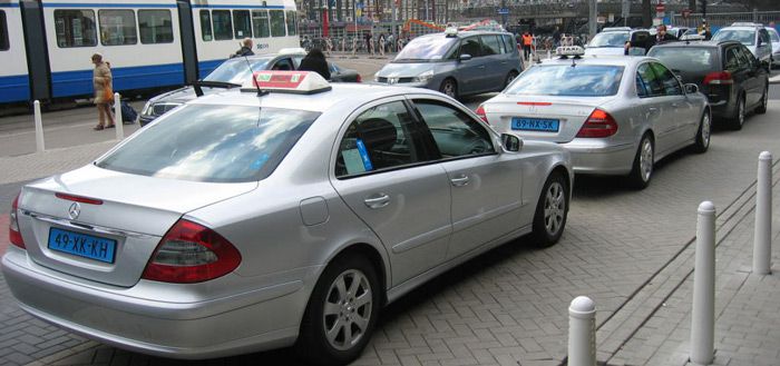 Taxibedrijven lanceren AppAcab, aanval geopend op Uber