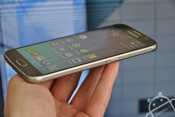 Samsung Galaxy S6 rechts