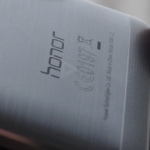 Honor 20 Pro: duidelijke render toont telefoon met wit kleurverloop