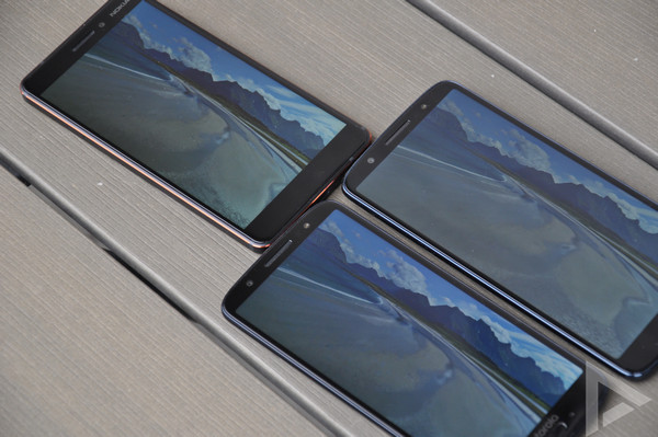 Nokia 6.1 Moto G6 (Plus) display vergelijking