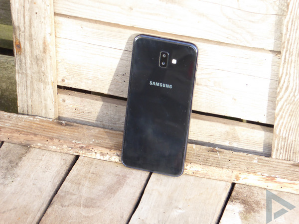 Samsung Galaxy J6+ achterkant