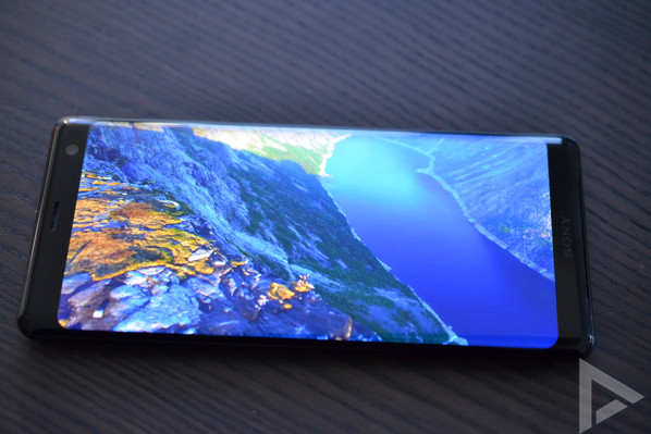 Sony Xperia XZ3 display