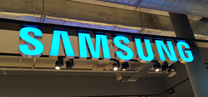 Samsung Galaxy S10+ gespot in het openbaar vervoer (foto)