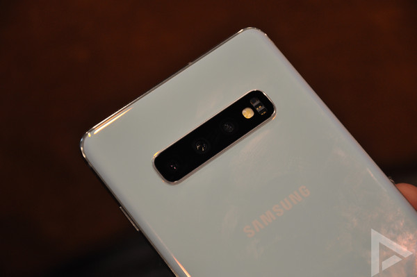Samsung Galaxy S10 triple-camera