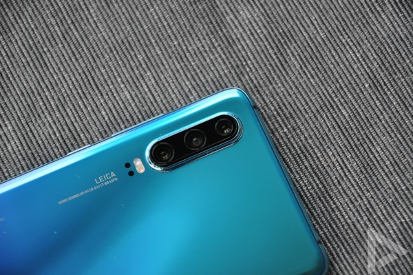 Huawei P30 triple-camera