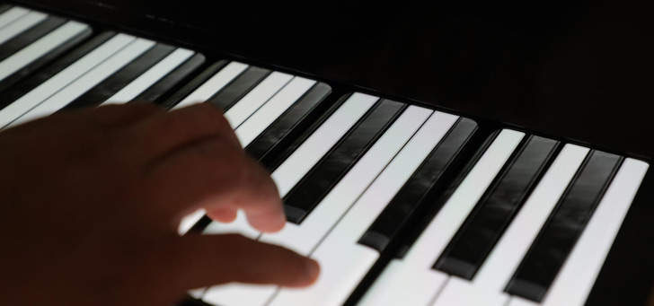 OnePlus Phone Piano header