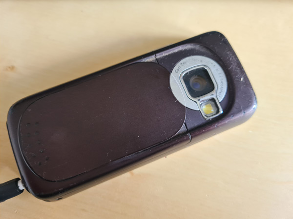 Nokia N73 achterkant