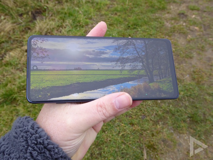 Moto G200 display