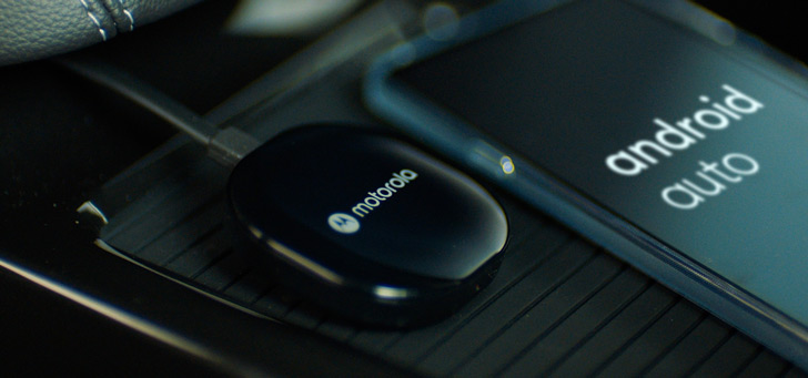 Motorola brengt gadget uit voor draadloos Android Auto; ook andere verbeteringen