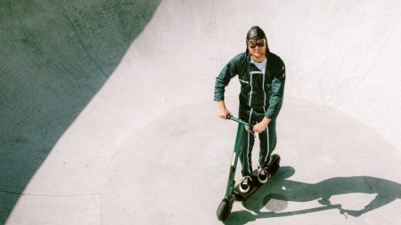 Äike T is nieuwe elektrische step met 40 kilometer range en opladen via USB