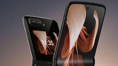 Motorola Razr 2023 renders tonen toestel met groot scherm aan buitenkant