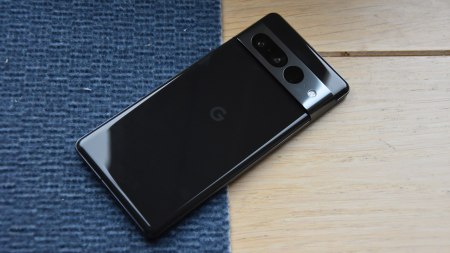‘Google Pixel 7 Pro heeft last van spontaan losgelaten volumetoets’