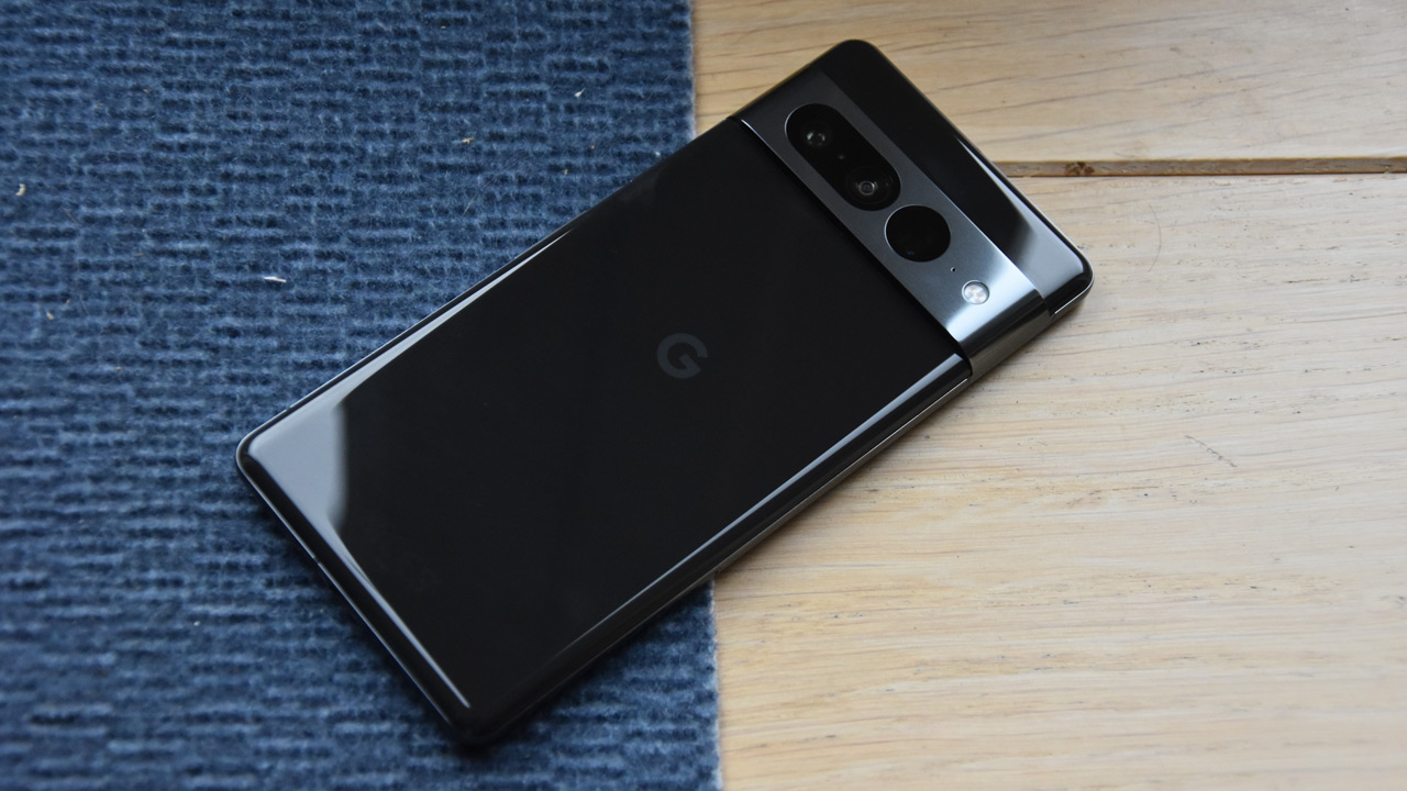 “Google Pixel 7 Pro suffers from spontaneously released volume key”