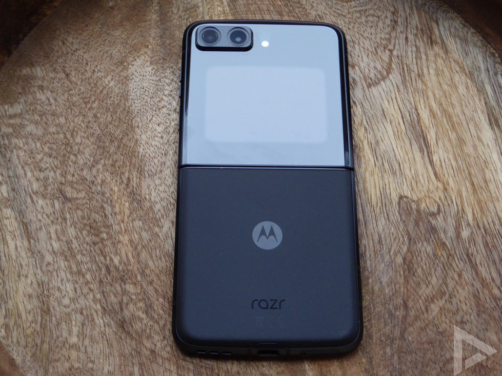 Motorola Razr 2022 design