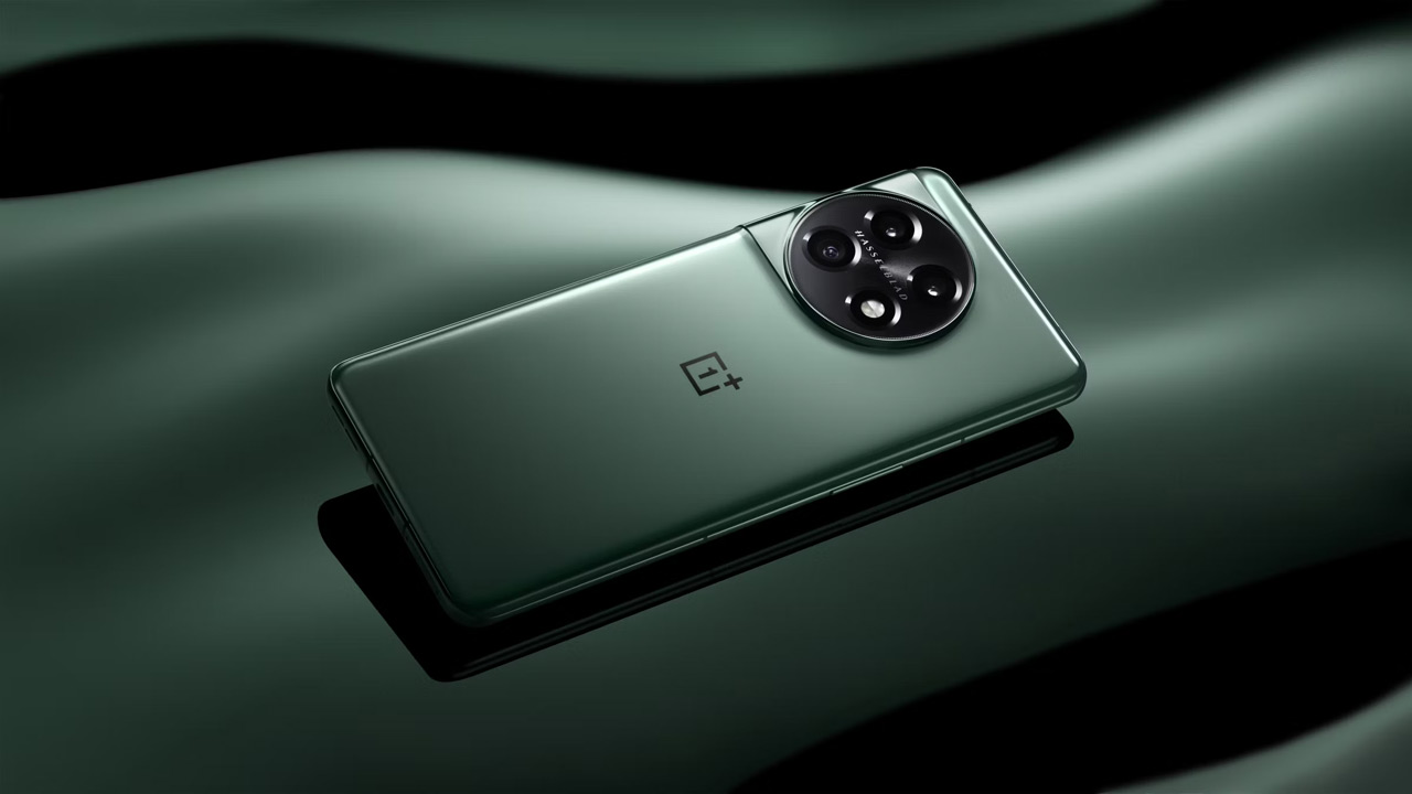 OnePlus 11 seen in new live photos