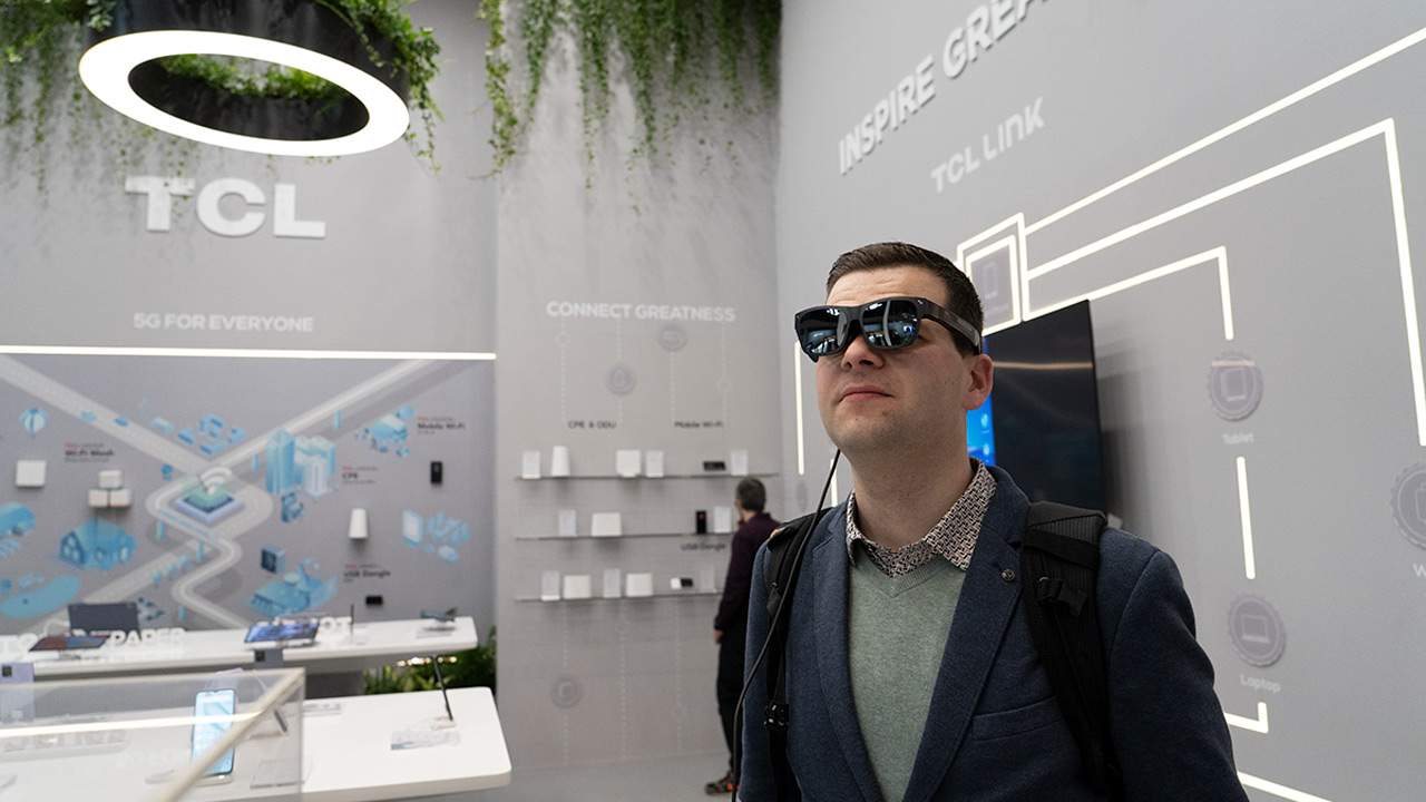 TCL NXTWEAR S is smart glasses for entertainment