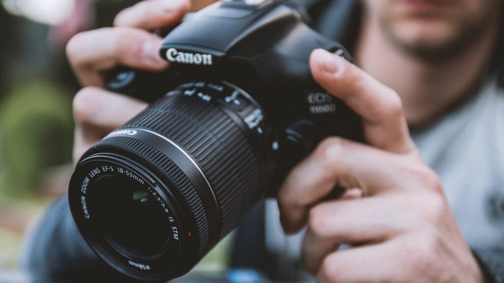 Canon camera header