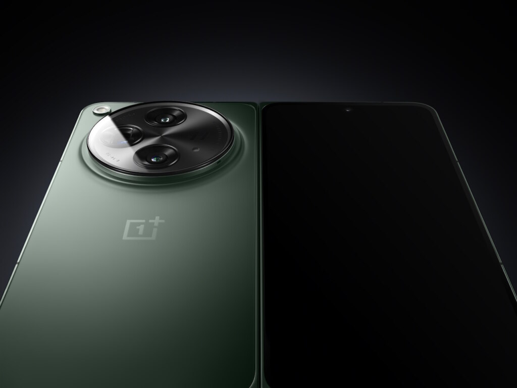 OnePlus Open emerald dusk back & front