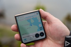 Motorola Razr 60 Ultra coverscherm Google Maps