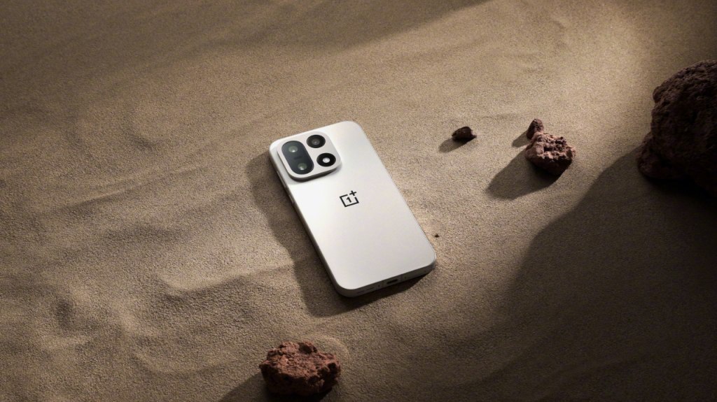 OnePlus 15 header
