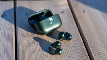 Moto Buds Loop header