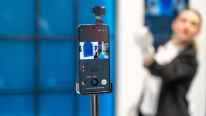 Honor Robot Phone header