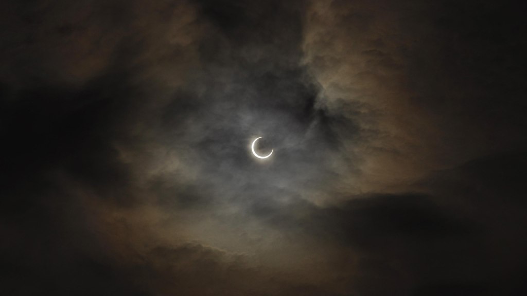 Zonsverduistering fotograferen met je smartphone: zo doe je dat veilig Zonsverduistering header